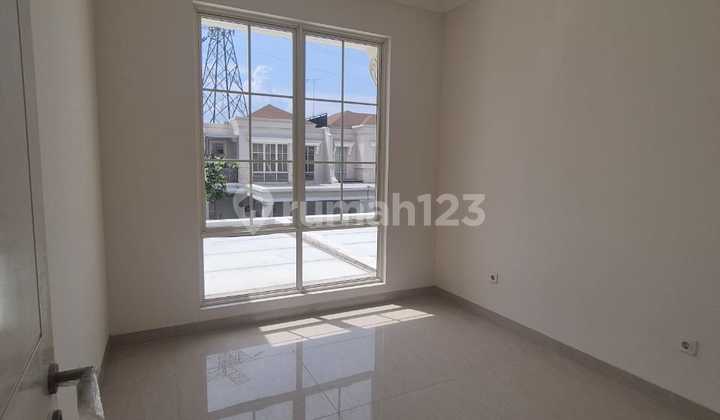 For Rent Classic Lux House in Podomoro Park View Lake For Rent Classic Lux House in Podomoro Park View Lake