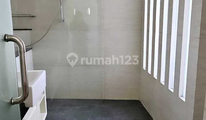 Disewakan Rumah Lux Siap Huni Semi Furnish di Komplek Setra Murni 2