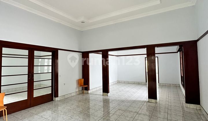 Dijual Rumah Lama Bangunan Belanda di Dago