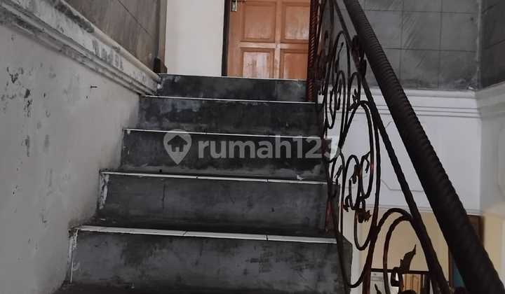 Dijual Rumah 2 Lantai Siap Huni, Hoek di Metro Margahayu Raya 2