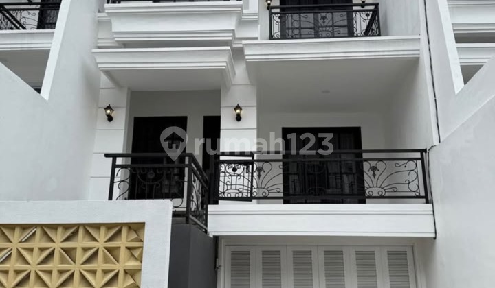 Disewakan Rumah Lantai 3 Full furnished Di kawasan Pemogan Denpasar Selatan Lt105m2  1