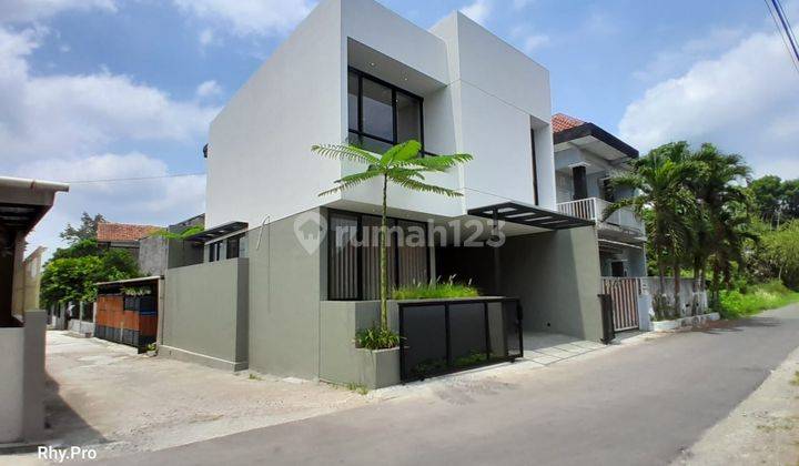 Rumah Mewah Modern Hook Furnished 2 Lantai Dekat Kampus Uii Shm 1