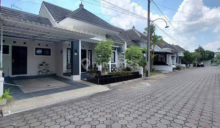 Rumah Mewah Strategis Fullfurnish Dalam Perumahan Elit Jakal Shm 2