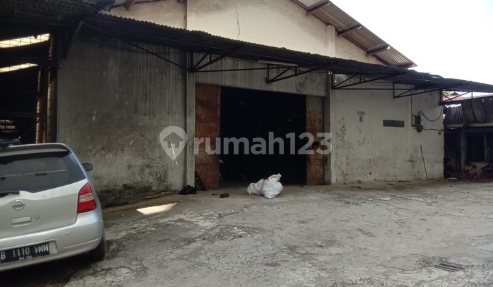 Quick Sale Warehouse in Tajur