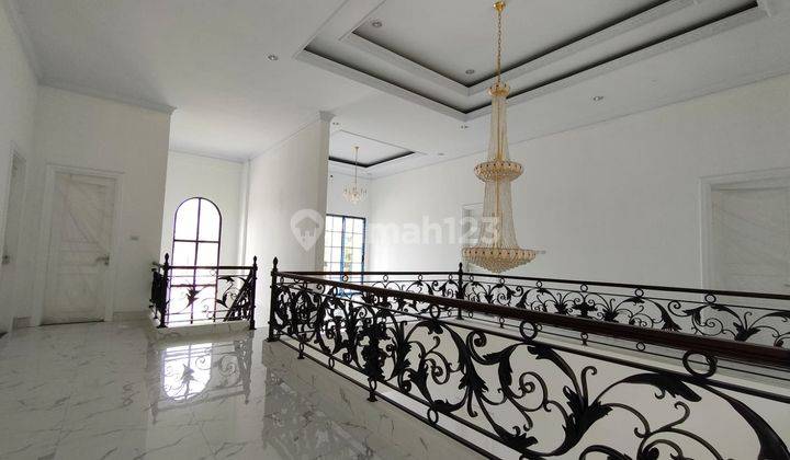 Rumah Mewah Posisi Hook Dengan Kolam Renang di Sentul City, Bogor 1