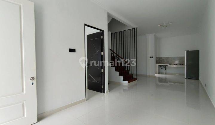 Rumah 2 Lantai Murah SHM di Sentul City, Bogor 1