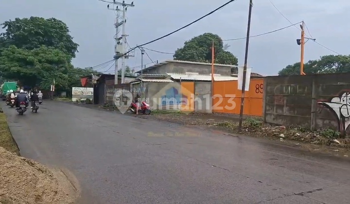 Workshop with an Office and Security Guard Post, Container Access. Workshop with an Office and Security Guard Post, Container Access.