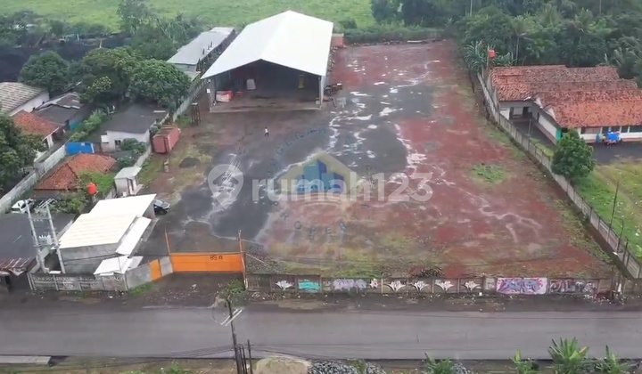 Workshop with an Office and Security Guard Post, Container Access. Workshop with an Office and Security Guard Post, Container Access.