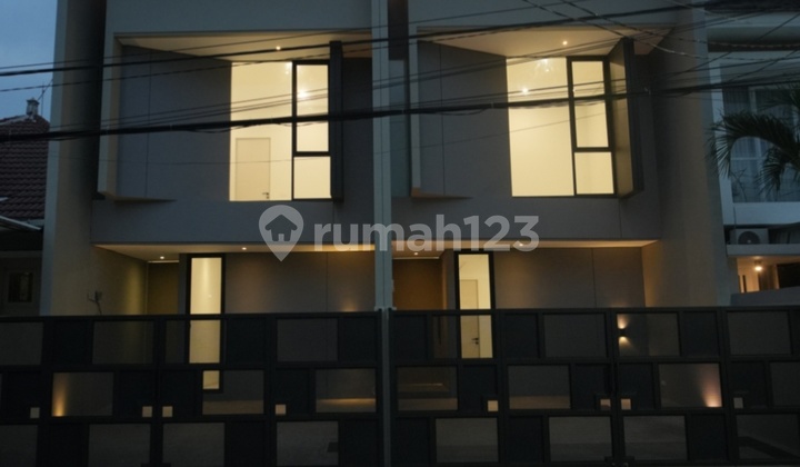 New Minimalist House in Pandugo Rungkut, 2 Floors, Good SHM. New Minimalist House in Pandugo Rungkut, 2 Floors, Good SHM.