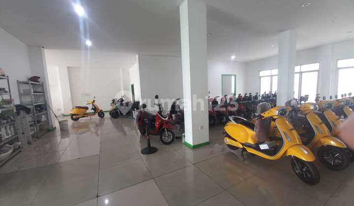 4-Storey Commercial Building on Raya Rungkut with Ample Parking 4-Storey Commercial Building on Raya Rungkut with Ample Parking