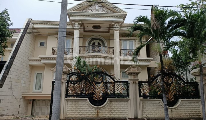 Rumah Araua Classic Mewah Full Furnish Da Vinci SHM