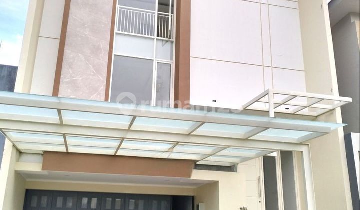 New 3-Story Suvadiva House with SHM in Pakuwon City New 3-Story Suvadiva House with SHM in Pakuwon City