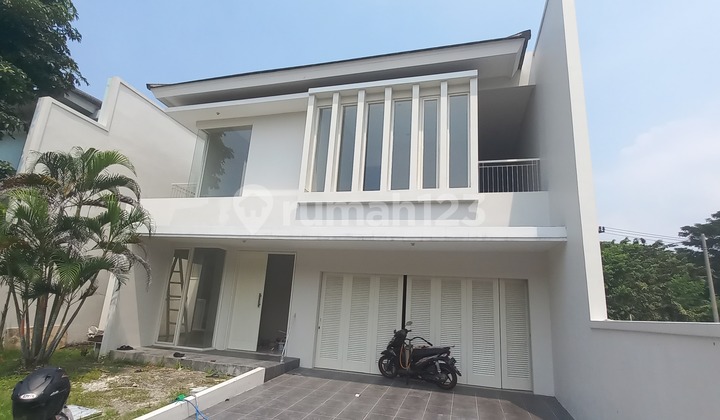 Rumah Manyar Baru 2lantai Hgb Bagus Row Lebar Nyaman