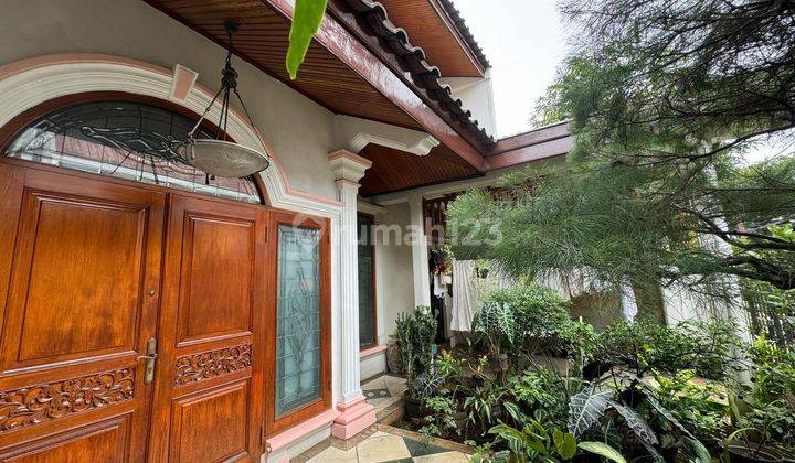 Rumah Bagus Semi Furnished di Kebayoran Baru, Jakarta Selatan 1