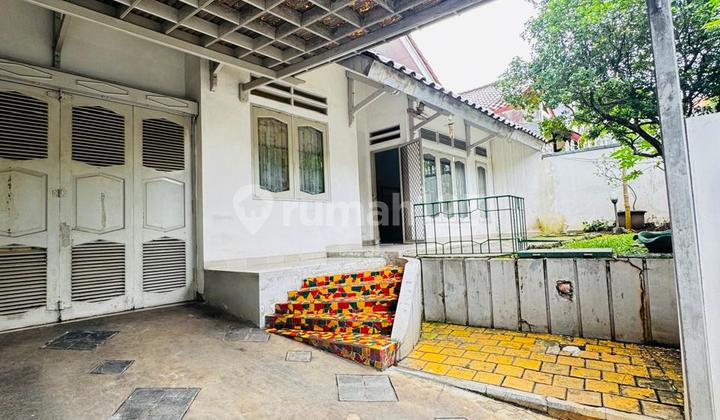 For Sale 240 Square Meter House 1.5 Floors in Puri Cinere