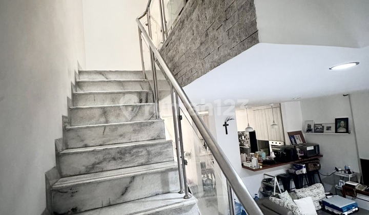 Neat and Ready-to-Occupy House in Intercon Kebon Jeruk, West Jakarta 2