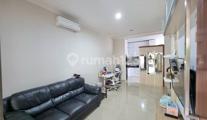 Ready-to-Occupy House in Milano Village Gading Serpong, Tangerang 1