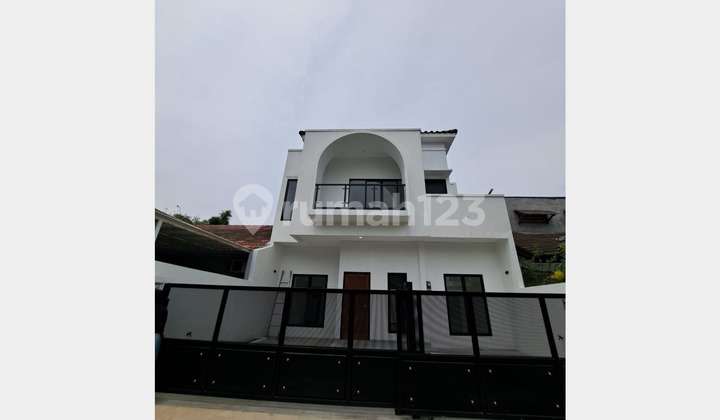 Rumah 2 Lantai di Kencana Loka Bsd, Tangerang Selatan