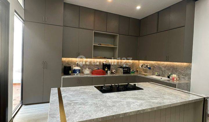 Rumah 2 Lantai Furnish Cantik di Taman Himalaya Lippo Karawaci  1