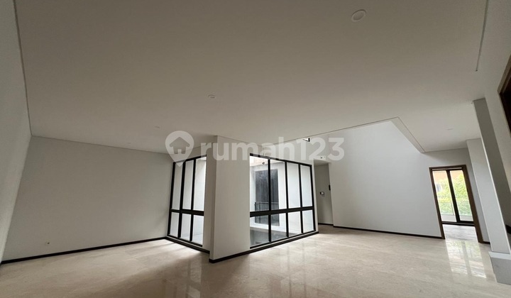 Rumah Mewah 3 Lantai Ada Rooftop di Kazumi The Zora BSD City, Tangerang Selatan