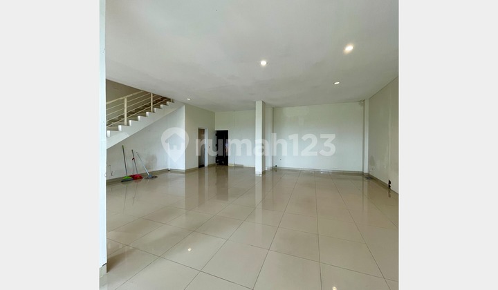 Disewakan Ruko Bolsena Gandeng 3 Lantai di Gading Serpong, Tangerang