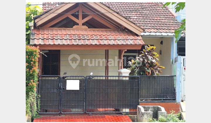A Cozy and Livable House in Villa Bintaro Indah, Ciputat, South Tangerang