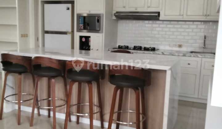 Disewakan Rumah 2 Lantai Bagus Disewakan Rumah 2 Lantai Bagus