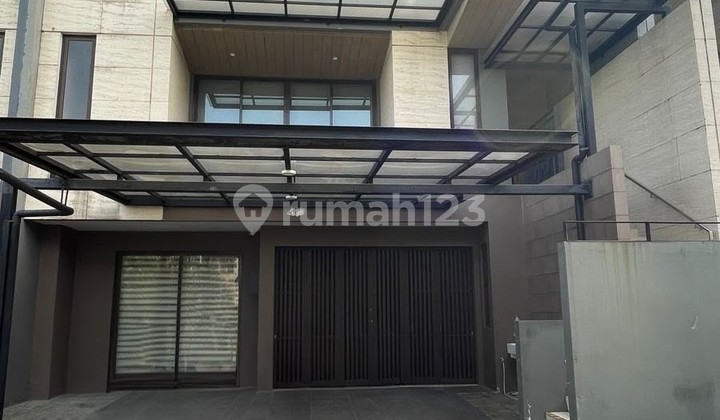 3-Story House in BSD Area 3-Story House in BSD Area