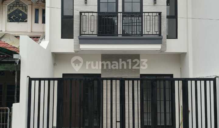 Rumah Mewah 2 Lantai di Pantai Mentari Surabaya SHM Hadap Timur