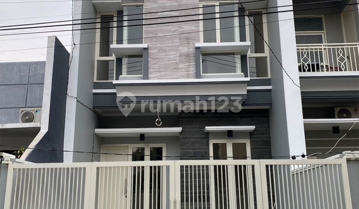 Dijual Rumah Minimalis Gress 2 Lantai di Mulyosari, Surabaya Dijual Rumah Minimalis Gress 2 Lantai di Mulyosari, Surabaya