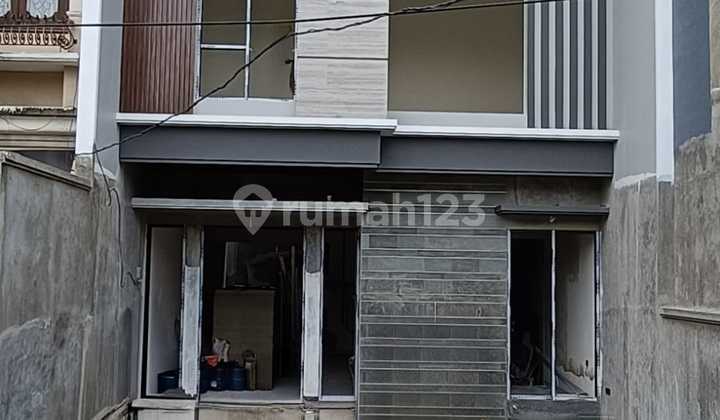 Contemporary Minimalist 2-Story House 7 Meters Wide in Galaxy Bumi Permai – East Surabaya Contemporary Minimalist 2-Story House 7 Meters Wide in Galaxy Bumi Permai – East Surabaya