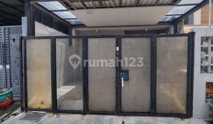 Rumah lelang di Gunung anyar tambak IV 