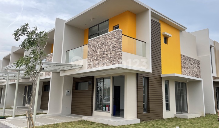 Dijual Rumah Hoek dengan View Danau di Pik2 - Posisi Sangat Rare