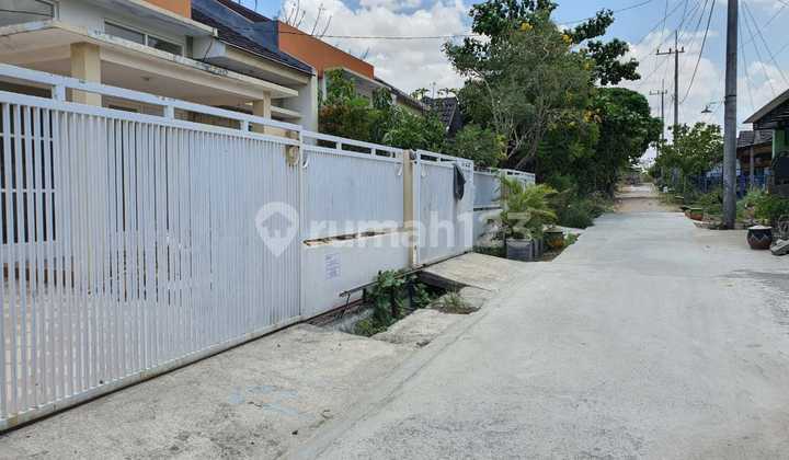 Auction House in Driyorejo New City Gresik, Jln. White Sapphire Stone, Block Jh No.24 Auction House in Driyorejo New City Gresik, Jln. White Sapphire Stone, Block Jh No.24