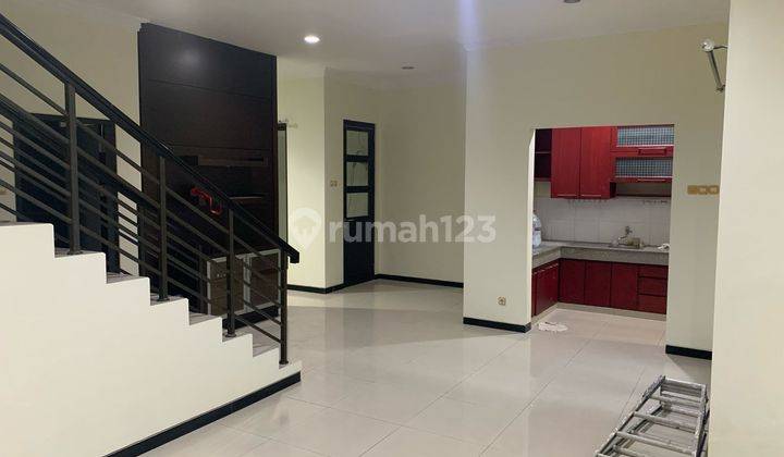 Disewa Rumah Mewah Royal Residence B2