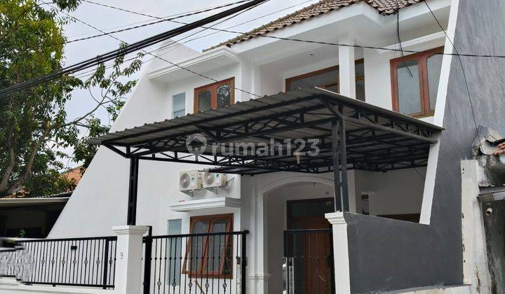 Di jual / Disewakan Rumah 2 Lt Baru Renovasi Jl Dukuh Kupang Timur  1