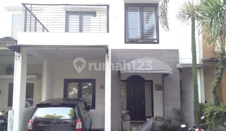 Rumah Siap Huni, 2,5 Lantai Di Griya Kebraon Maharaja Village Dalam Cluster One Gate