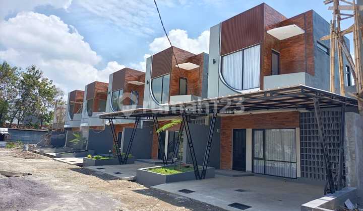 Modern House in the Center of Bandung City, Buahbatu Toll Exit