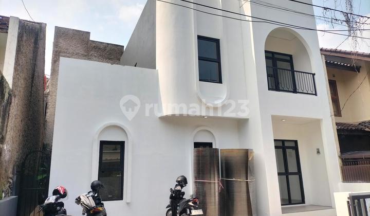 For Sale New Santorini Design House in Setiabudi Regency Area, Bandung