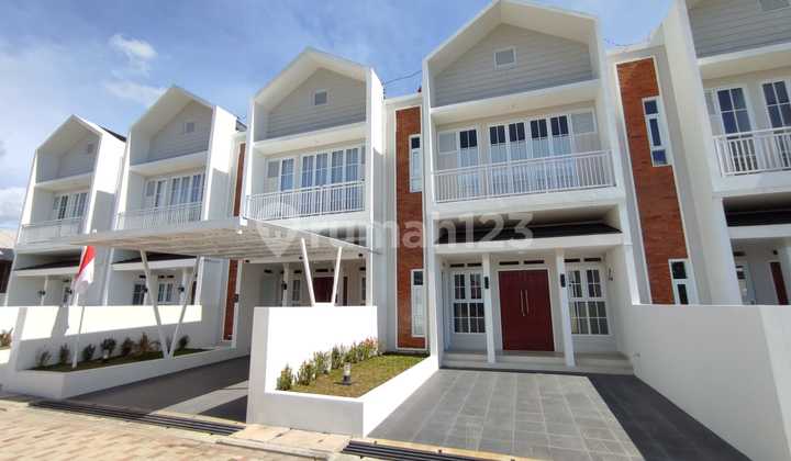 Classic American House Clavica Cluster Arcamanik 2 floors Bandung 2