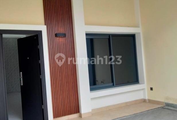 Dijual Rumah Modern Minimalis 2,5 Lantai Modern di Kopo Permai 2