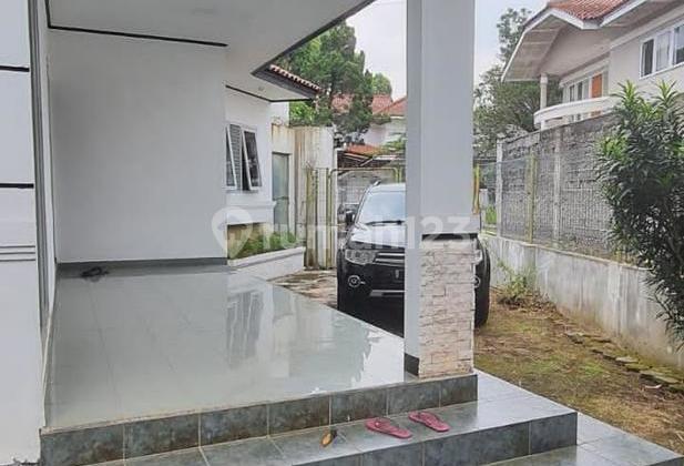 Selling a Serene House with Extensive Land on Jikutra Street, Bandung 2