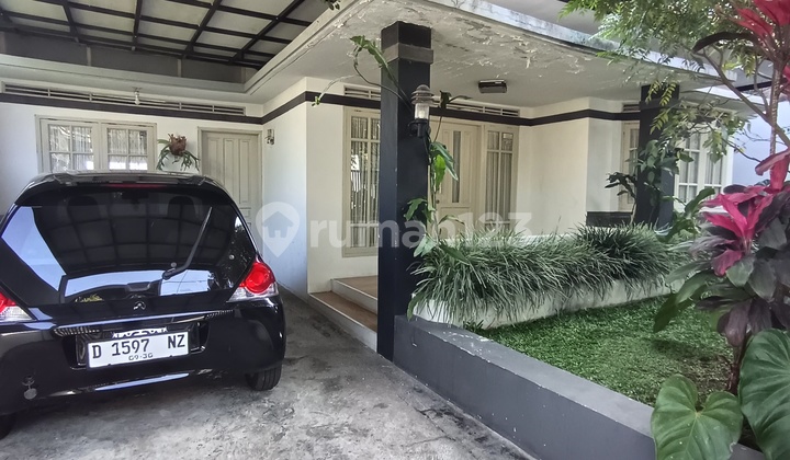 1-Story House with Spacious Land in Exclusive North Bandung Area 1-Story House with Spacious Land in Exclusive North Bandung Area