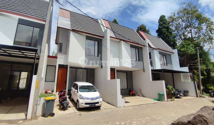 Rumah 2 Lantai Shm Strategis Gegerkalong Setiabudi Bandung 1