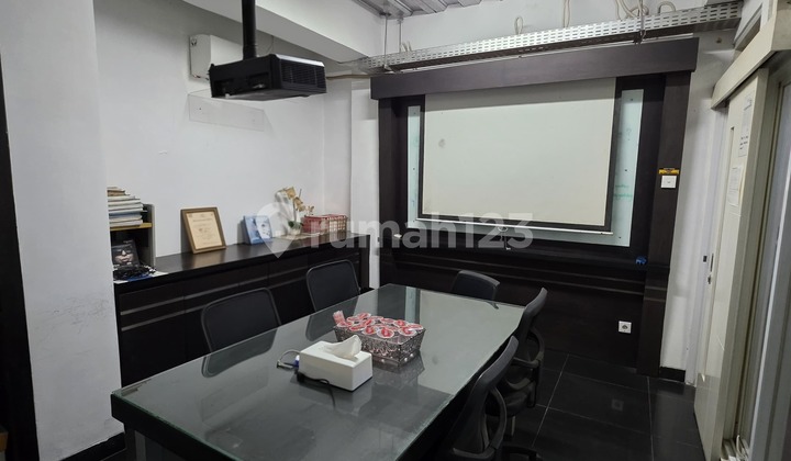 Dijual Gendung Kantor Bangunan 3 Lantai Full Funrish Lokasi di Tengah Kota Area Sayap BKR, Bandung 2