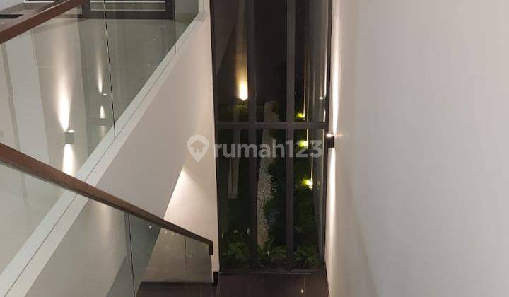 Disewakan Hunian Mewah dan Nyaman Semi Furnish Lokasi Strategis di Kota Baru Parahyangan, Bandung 1