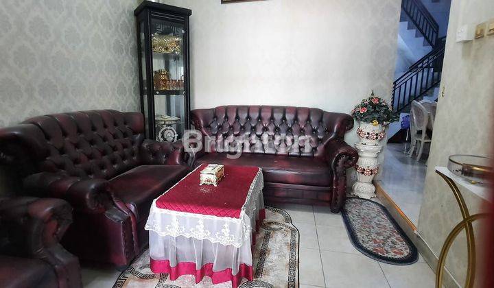 rumah  cantik 2 lantai  elegan  siap huni di jual 2