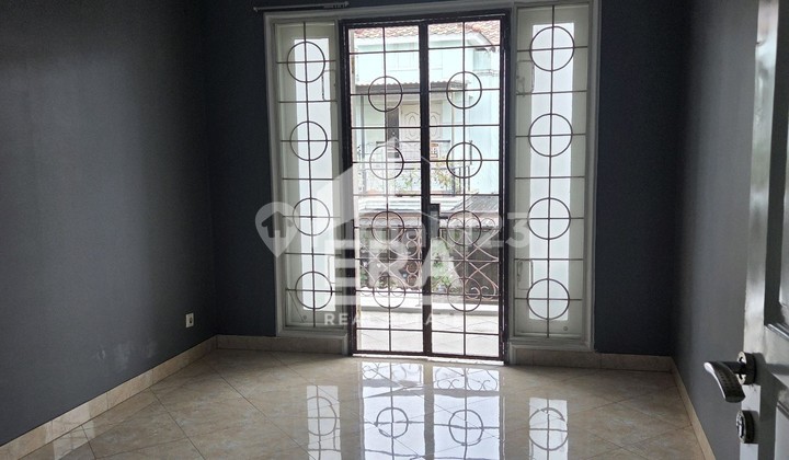 Disewakan Rumah di Raffles Hills Cibubur 2