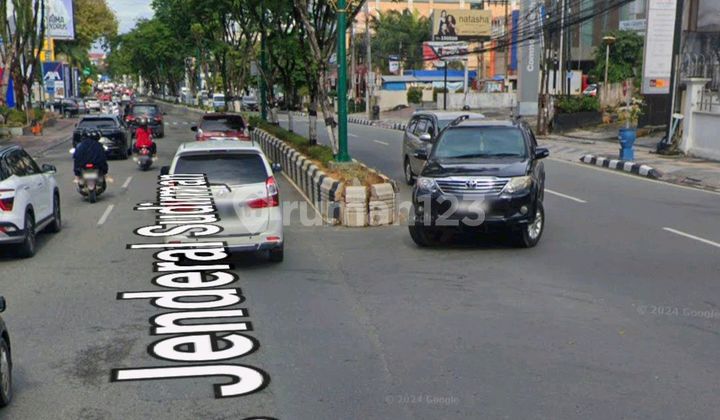 STRATEGIC SHOPHOUSE IN THE BUSY BUSINESS AREA OF BALIKPAPAN CITY 2