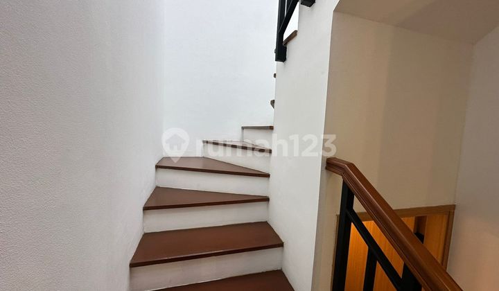 Rumah Siap Huni Sertifikat SHM Anti Banjir di Meruya Jakarta Barat